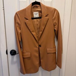 ABERCROMBIE&FITCH FAUX LEATHER BLAZER (SIZE XS)
